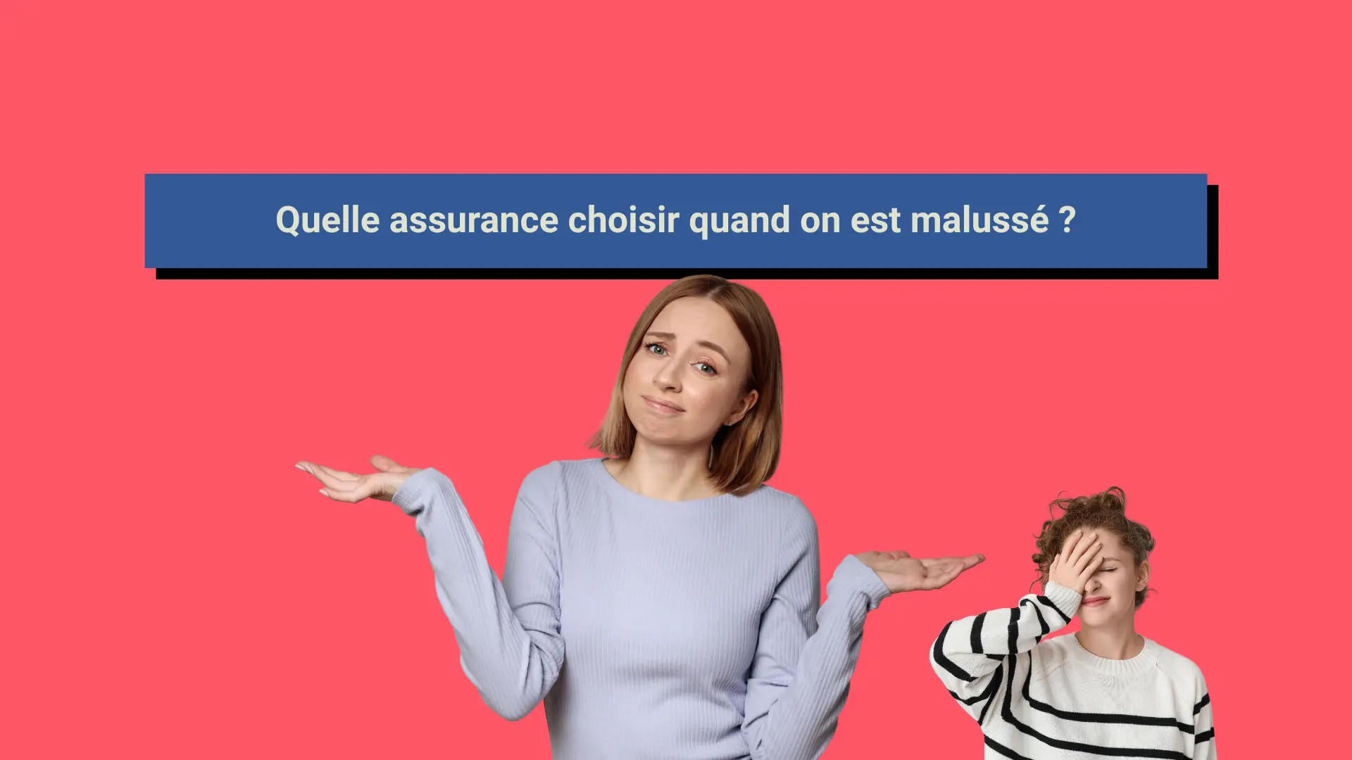 Deux femmes gênées, l'un devant l'autre sur un fond rose.