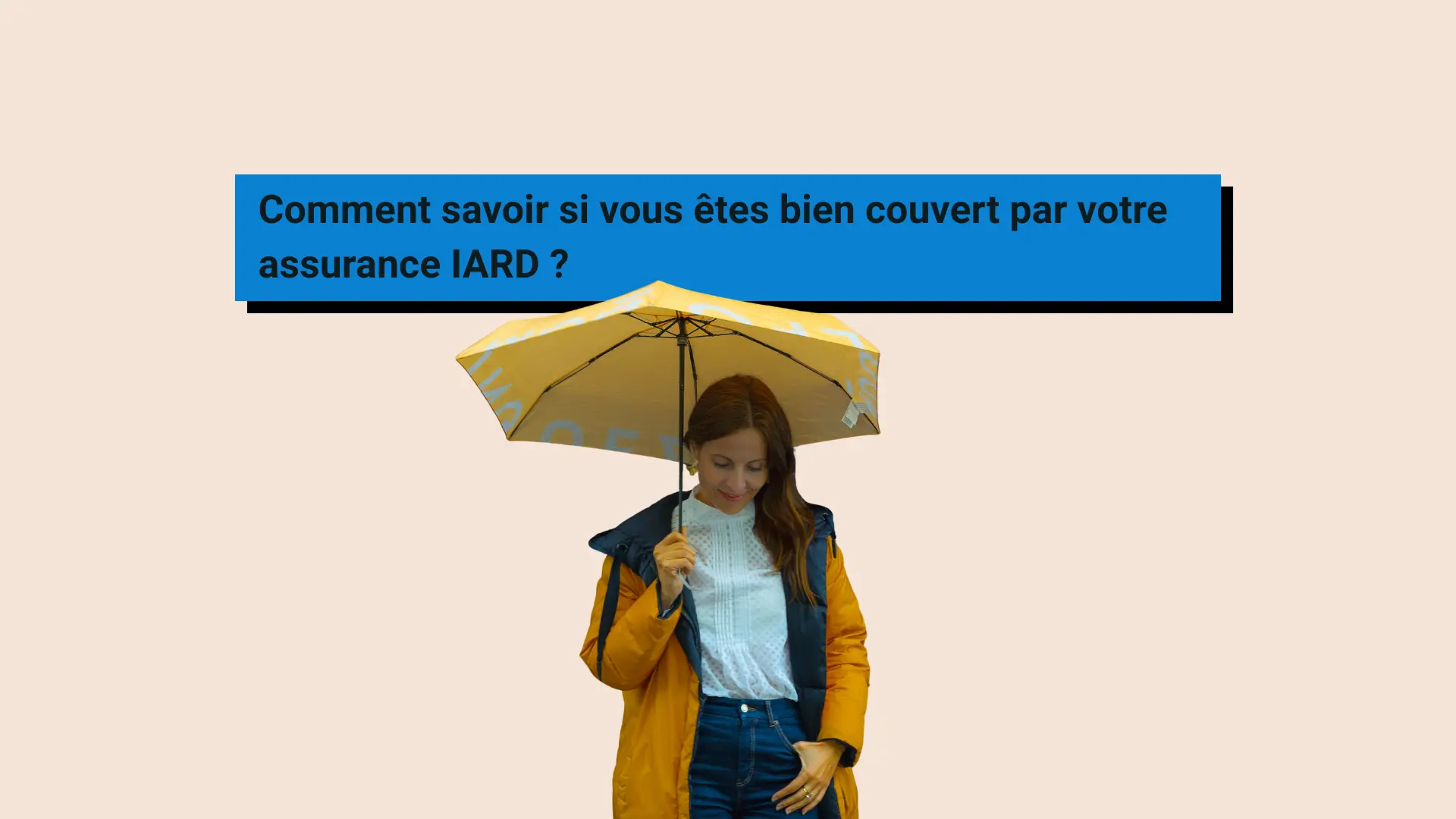 Une femme se demande si elle est bien couverte par son assurance IARD, elle porte un parapluie, représentant la protection de l'assurance.