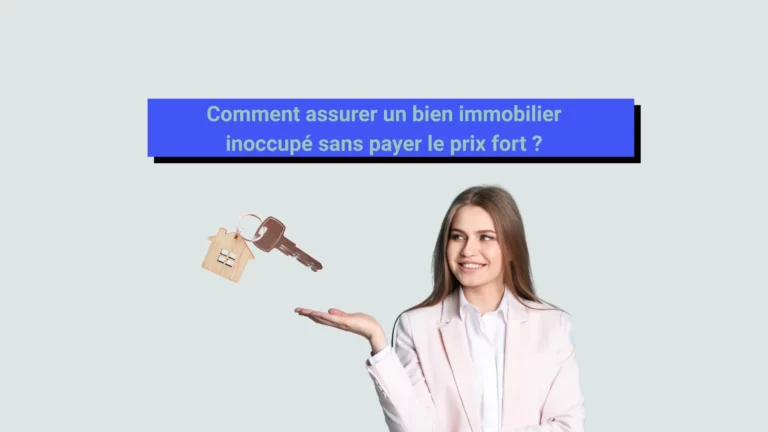 Une femme tenant en lévitation dans ses mains une clé avec un porte clé maison.